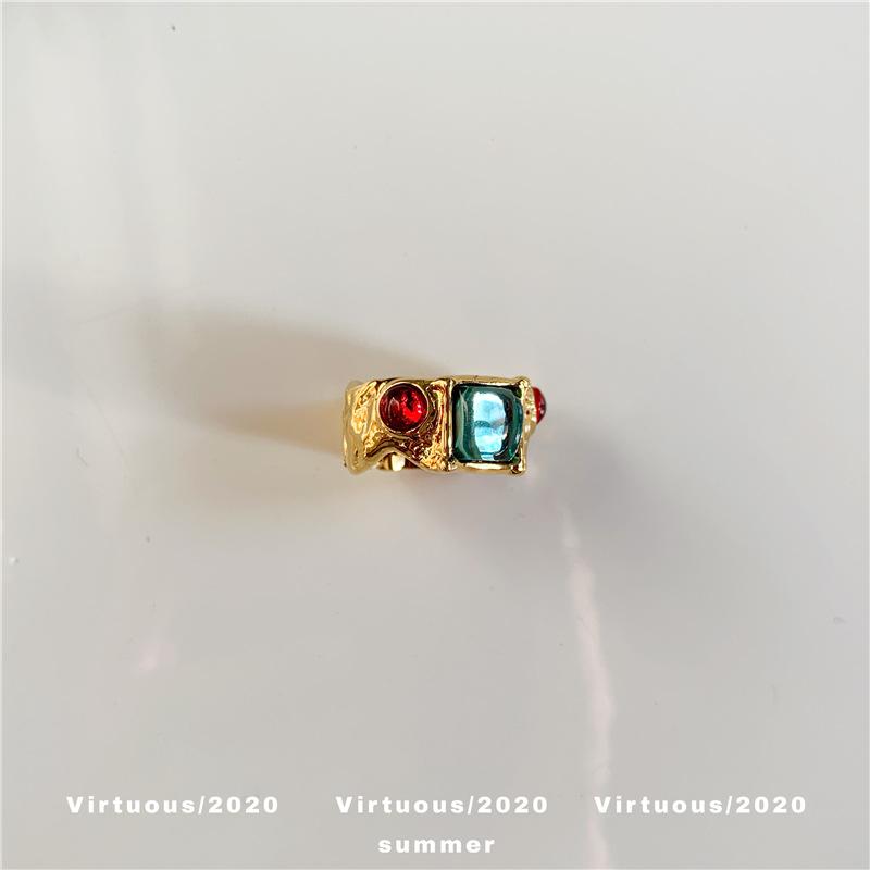 

Luxurious And Elegant Gold Statement Ring With Irregular Shape And Gemstones Colorful StyleA