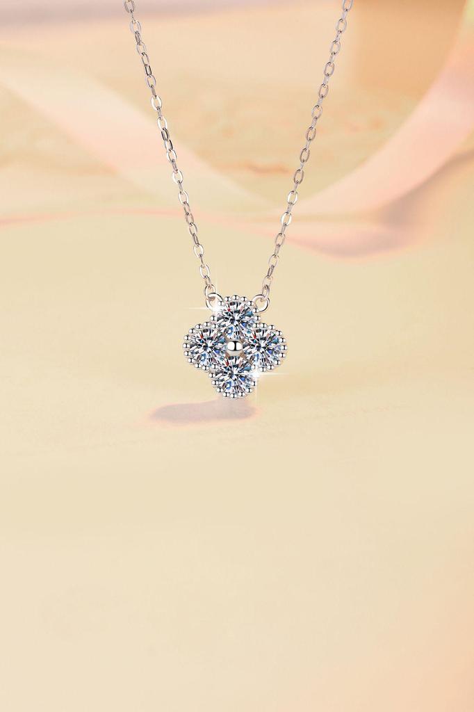 Women's Moissanite Four-Leaf Clover Necklace Pendant, Light Luxury S925 Sterling Silver Clavicle Chain