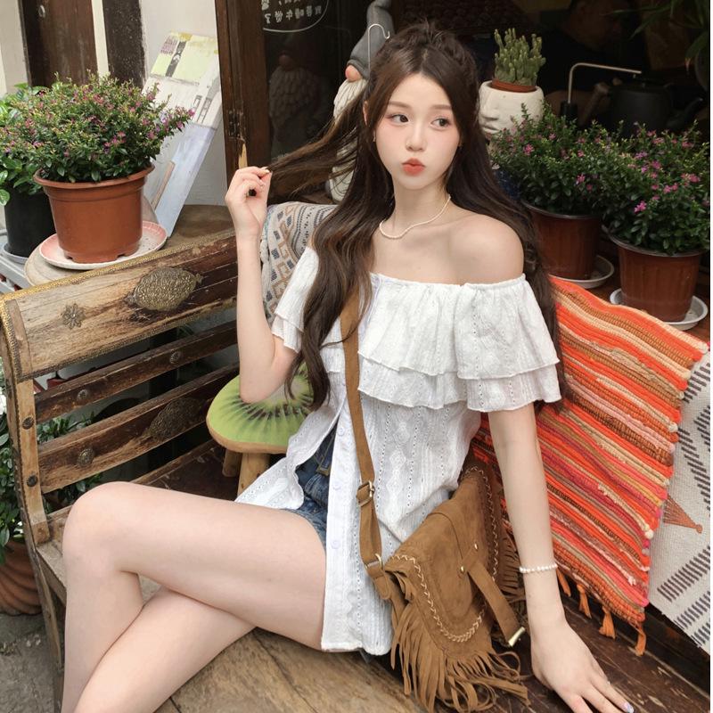 Damstor sommarblus med en axel: Figursmickrande, Unik design med slitsar, Trendig het tjej-look