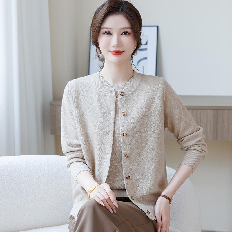 

Spring Fashion Cardigan Jacket 2026: Stylish Knit Top Two-Piece Set for Young Mothers, Middle-Aged, and Elderly Women L (recommended 80-100 lbs) бежевий