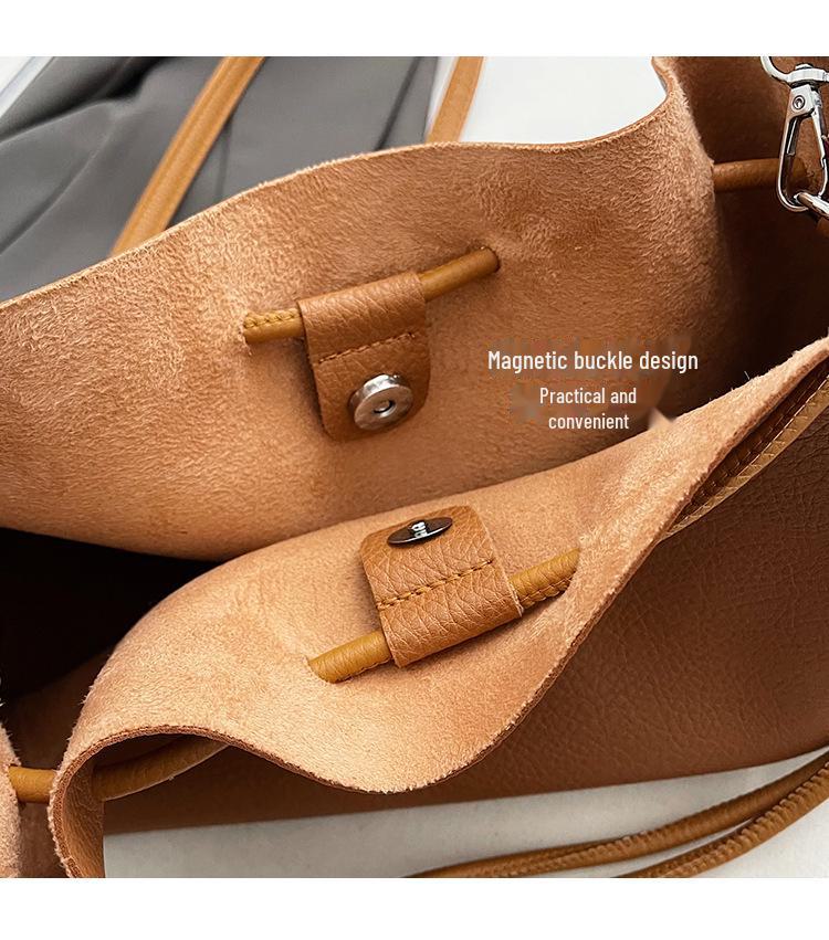 2025 Sac à main nuage plissé tendance pour femme à grande capacité pour le trajet quotidien
