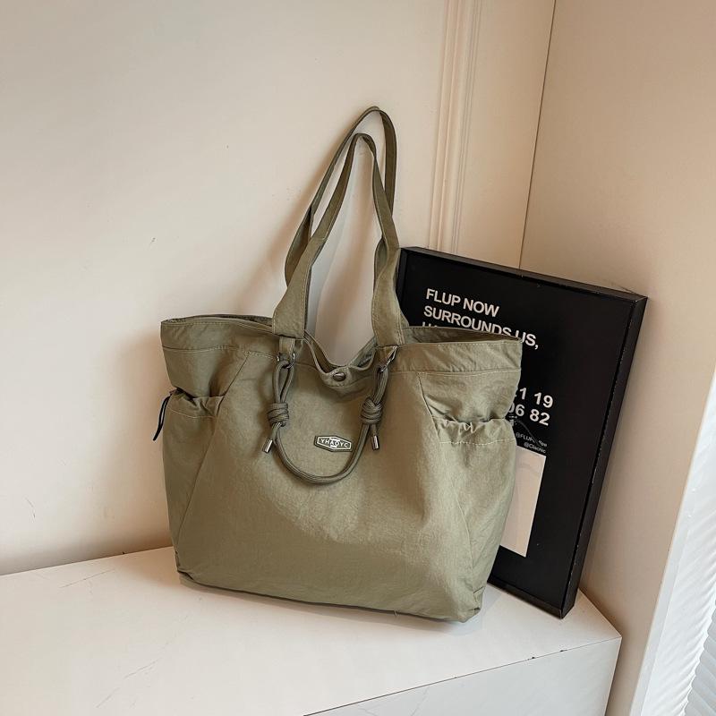 

2025 Женская легкая нейлоновая сумка-тоут для поездок на работу и коротких путешествий 36cm x 11cm x 34cm зелёный