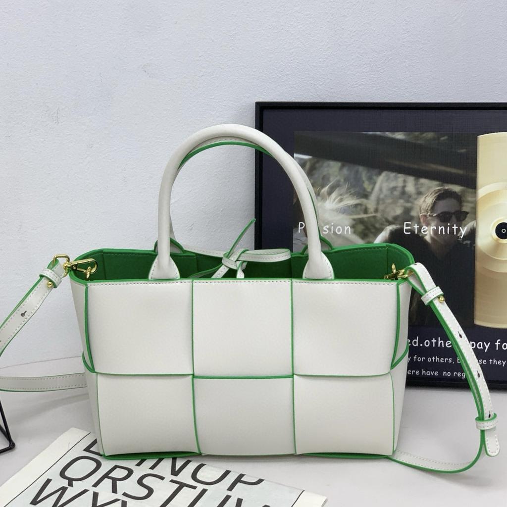 Cross-border hot-selling 28CM cowhide woven portable tote bag, genuine leather handbag, commuting versatile single shoulder messenger women's bag