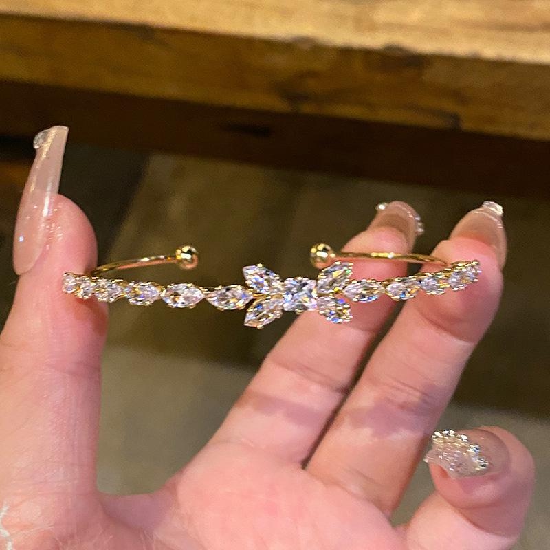 Zircon Diamond-Set Grid Bracelet: Elegant, Luxurious Niche Design for Women