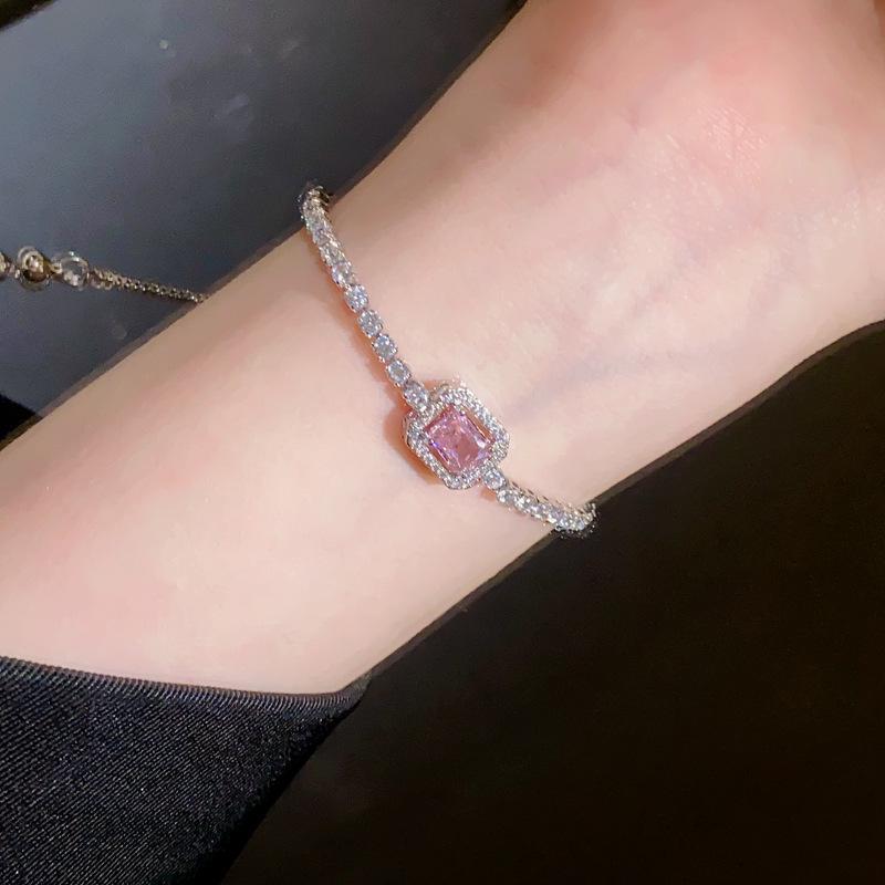 Pink Zircon Geometric Round Pull Bracelet: Retro, Chic, Luxurious Hand Jewelry