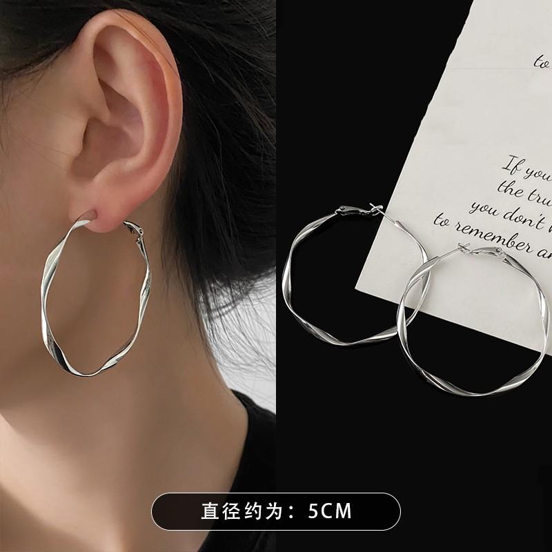 Silver plain ring earrings women's light luxury high-end stud earrings 2026 new popular niche exaggerated temperament earrings earrings