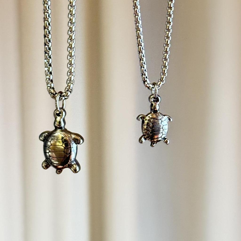 Trendy Men's Turtle Pendant Necklace: Versatile Titanium Steel Jewelry
