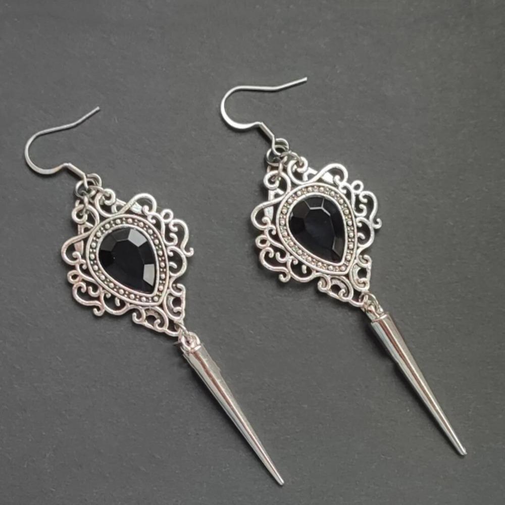 Teardrop-shap Baroque Hollowed-out Lacework Red Rhinestone Long Rivet Dangle Earrings for Women Halloween Vampire Bride Jewelry