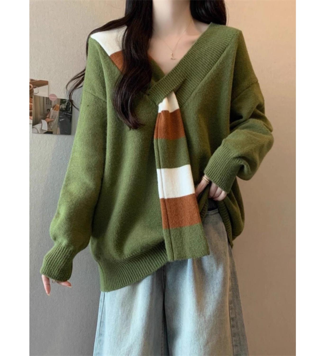 

Шикарный обтягивающий свитер свободного дна с V-образным вырезом