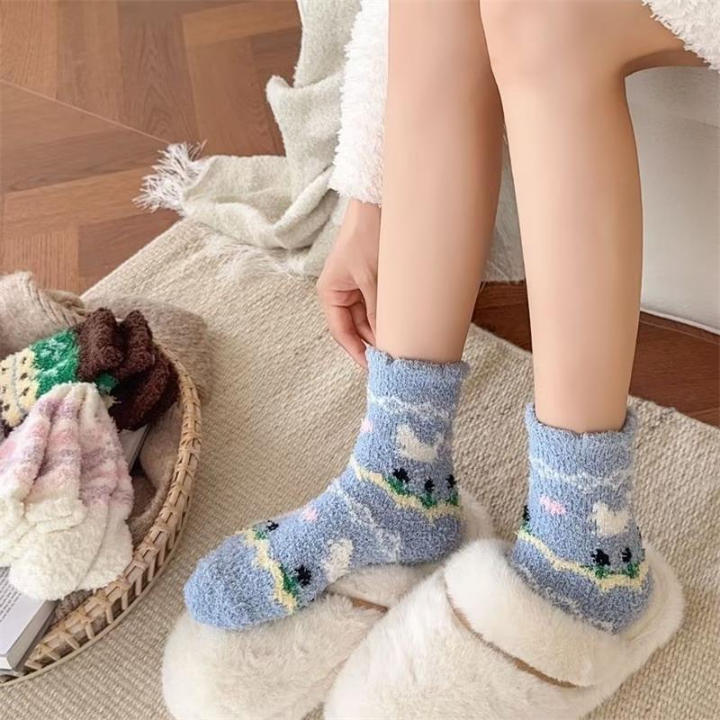 Chaussettes mi-mollet en peluche polaire corail à fleurs mignonnes pour femmes automne hiver épaisses plus chaudes chaussettes d'intérieur pour dormir cadeau de Noël