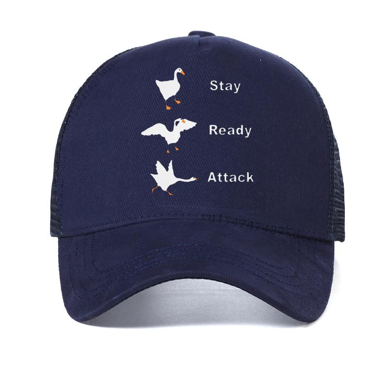 

Stay Ready Attack Goose hat Boy Girl Funny Baseball Cap Cartoon Untitled Goose Game Golf Hats Harajuku Street trucker caps Adjustable темно-синього кольору