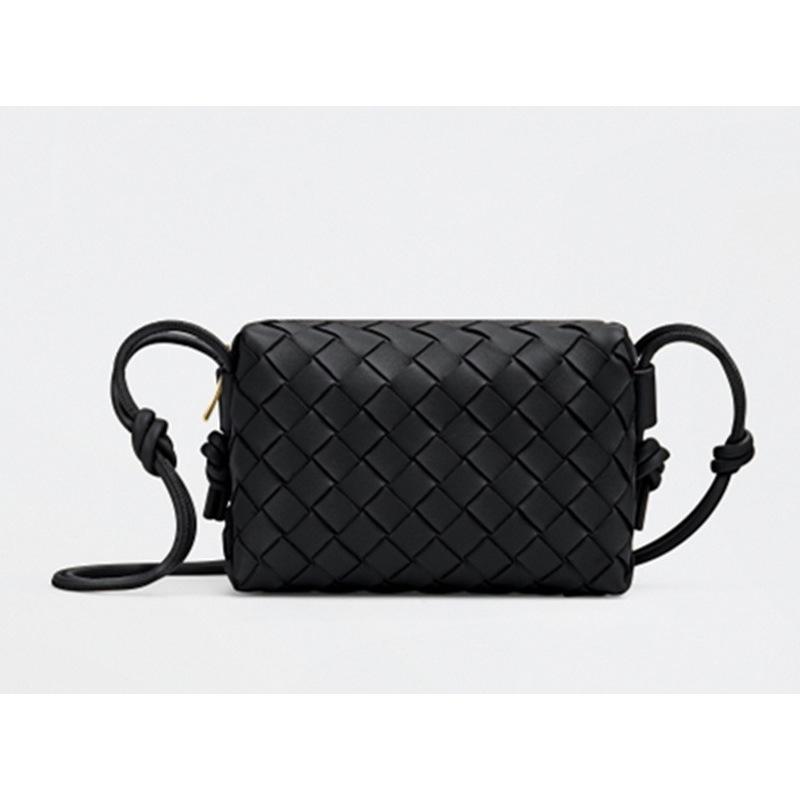

B Жіноча Маленька Квадратна Сумка на Плече з Плетеної Шкіри Ручної Роботи - Міні Сумка для Телефону та Месенджера на Всі Випадки Життя 2024 17*6*11CM