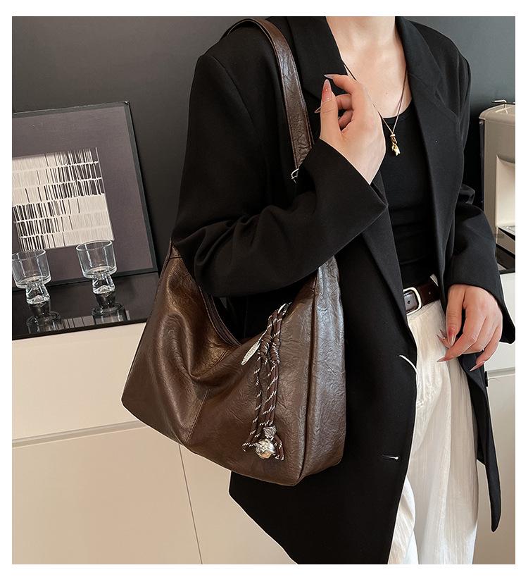 Women's Large Capacity Autumn Fashion Shoulder Crossbody Bag - High-Quality Texture, Versatile Dumpling Design
