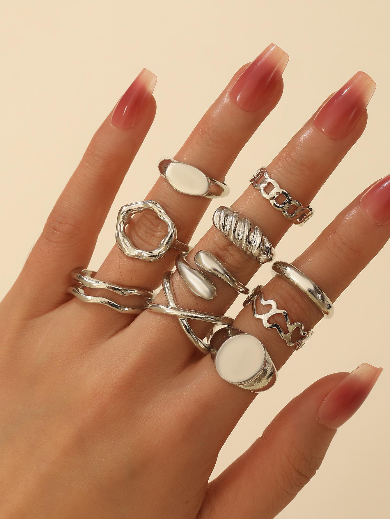 30 Stuks Klassieke en Elegante Dames Stapelringen, Modieus en Exquisiet, Met Waterdiamanten en Goud, Zijn Alledaags brown