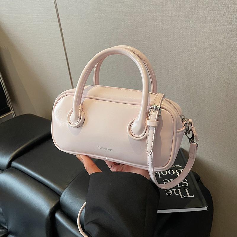 

Premium texture simple casual commuter handbag women s 2025 spring new trend versatile messenger pillow bag