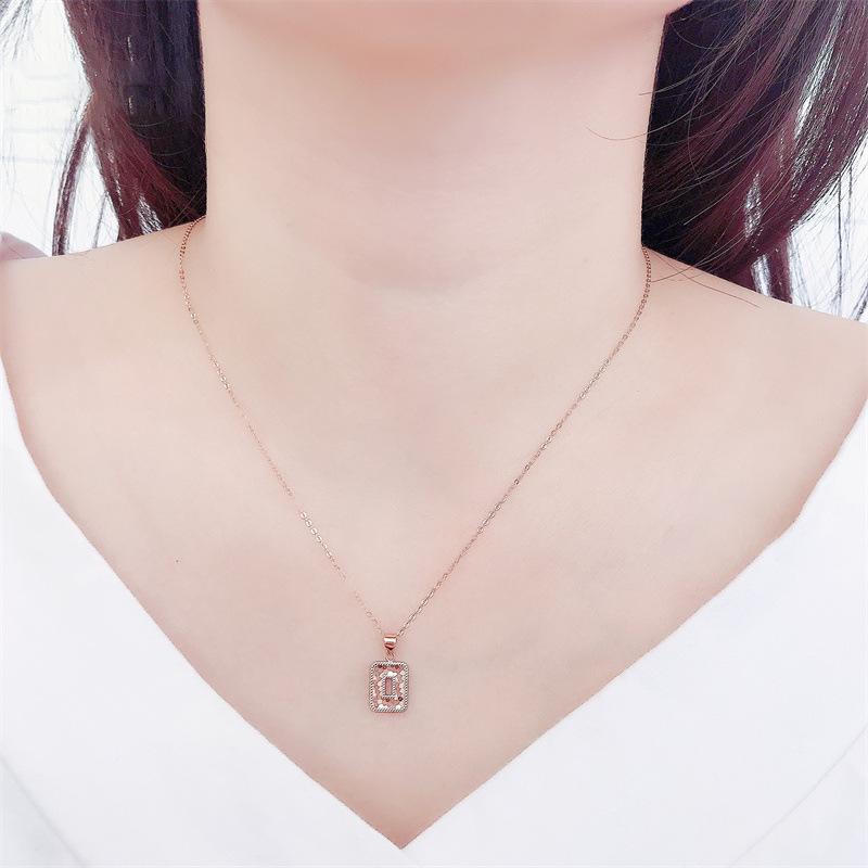 Exquisite Russian 585 Purple Gold Hollow Square Dragon Scale Pendant Fashionable Rose Gold-Plated Dancing Collarbone Chain