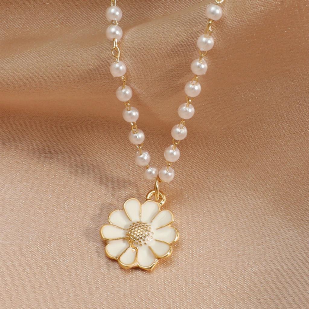 Elegant White Enamel Daisy Flower Pendant Necklace For Women Men Romantic Sunflower Floral Imitation Pearl Chain Choker Jewelry