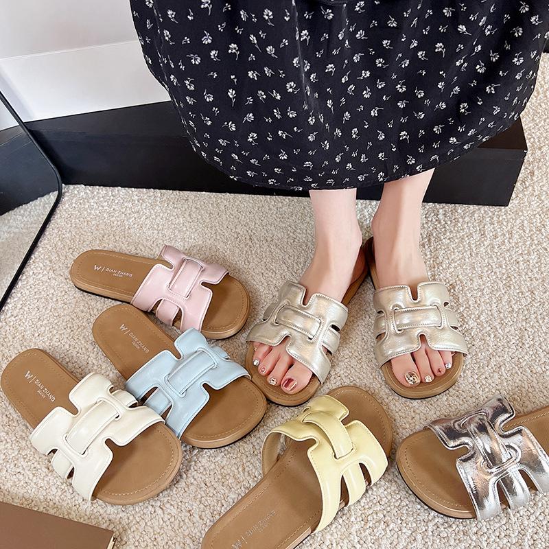 Internet celebrity fashion fairy wind beach sandals 2025 summer and autumn new French versatile flat casual one-word slippers