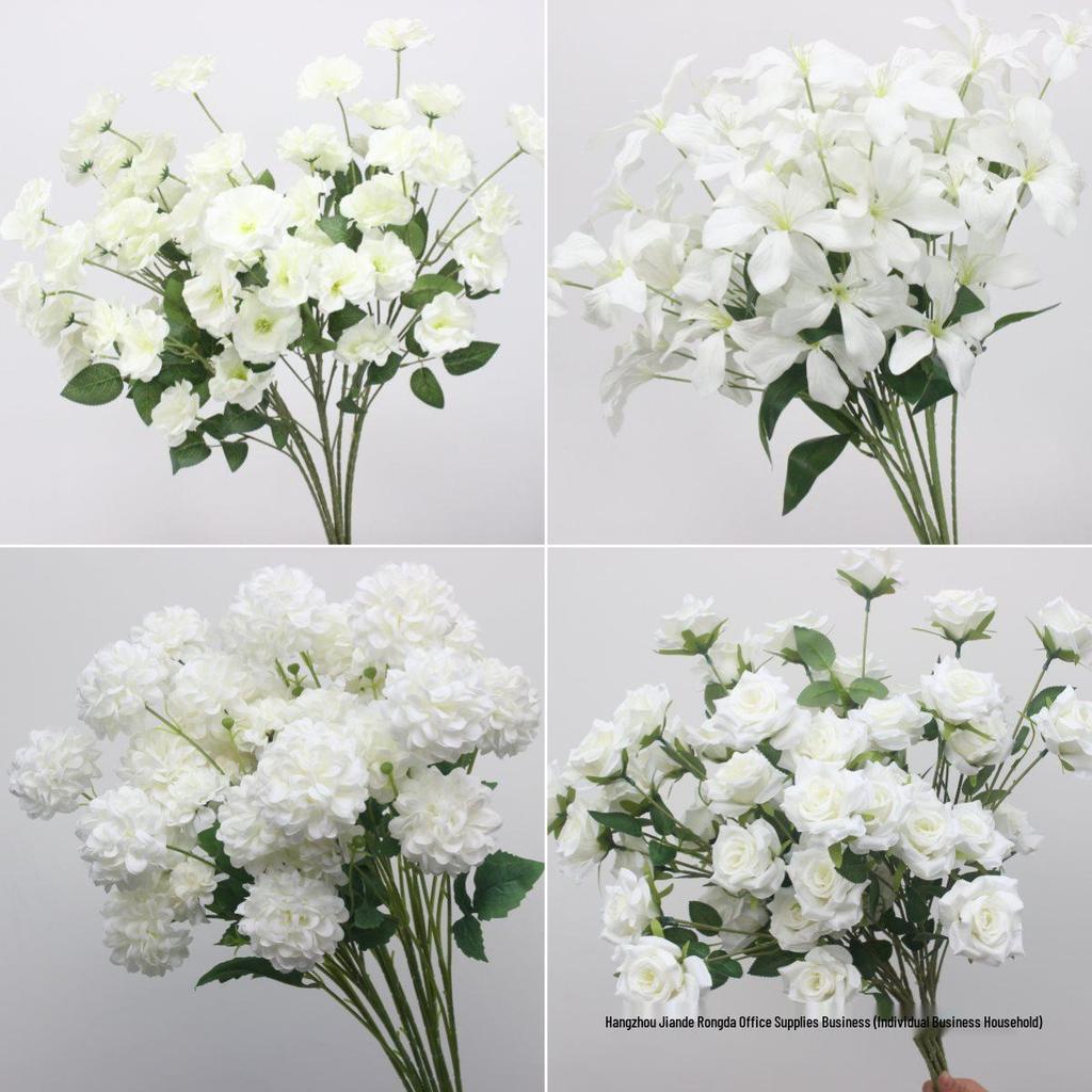 Weiße Blumendekoration für Hochzeiten Künstliche Straußornamente und Bogen-Requisiten