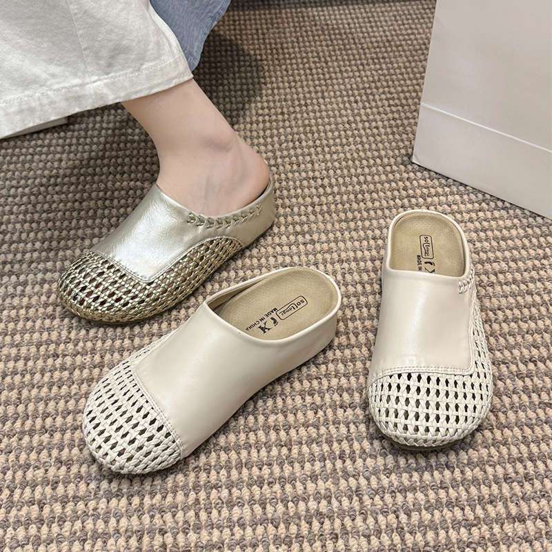 Fashion and casual versatile hollow hole flat-soled sandals breathable soft-soled outer wear Roman shoes 2025 autumn new models