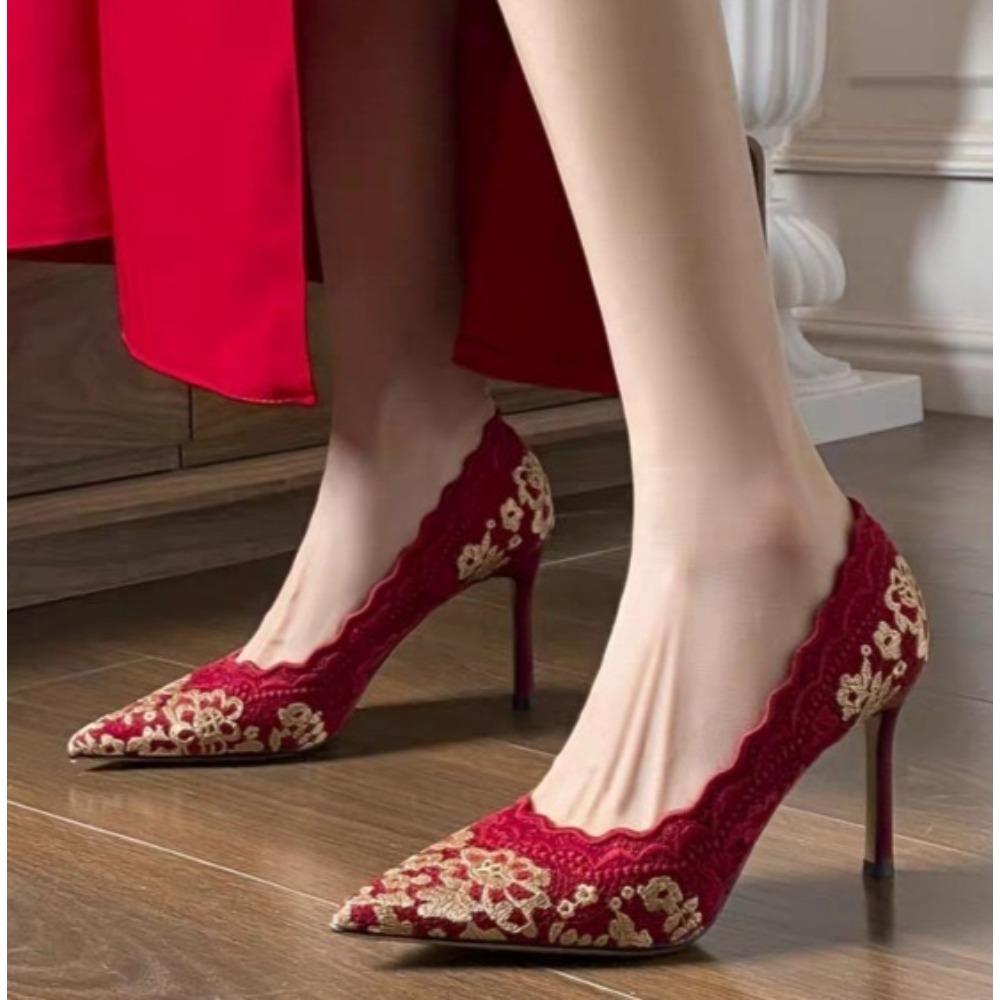 Rode Bruidsschoenen Bruidsschoenen Designgevoel Niche Kant Puntige Stilettohak Lage Franse Hoge Hakken Pumps Vrouwelijke Temperament