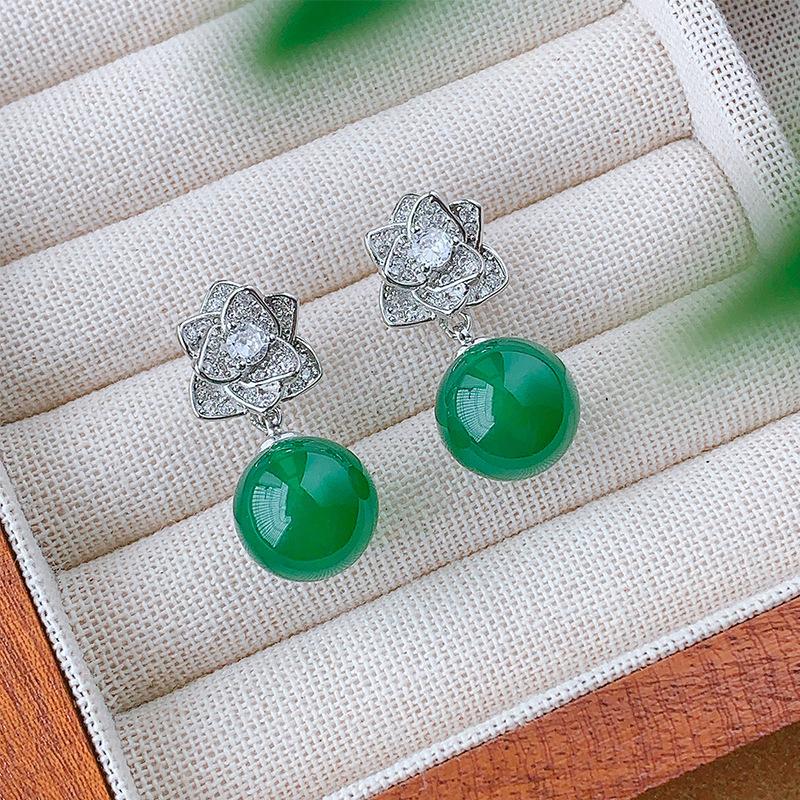 Autumn and winter jewelry set retro camellia collarbone chain S925 silver needle stud earrings versatile light luxury women