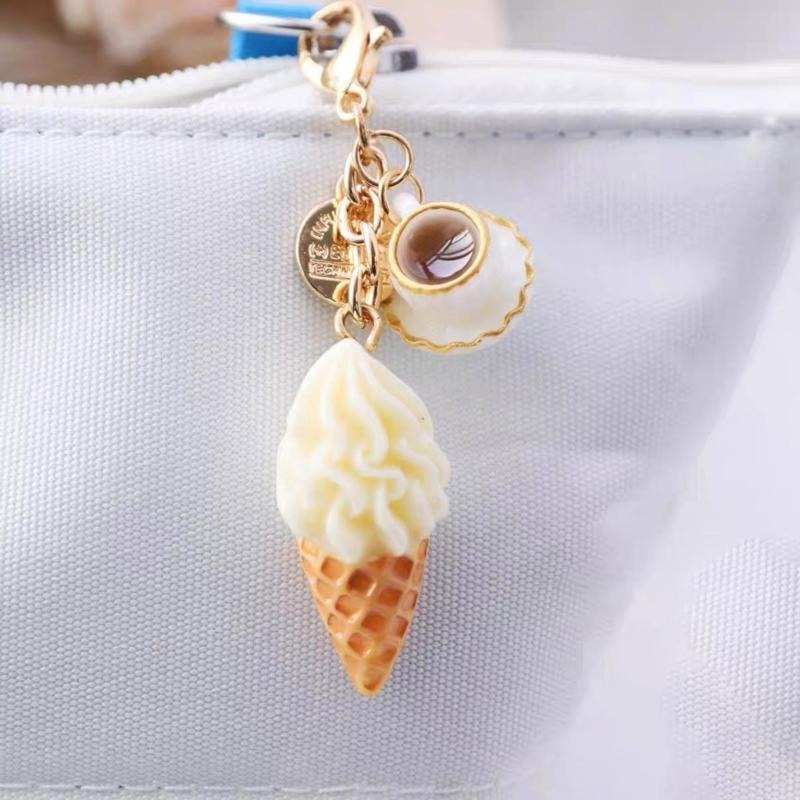 Iögonfallande glasspänne Nyckelring Tillverkad av Kvalitetslegeringsmaterial Perfekt för Modeälskare och Studenter