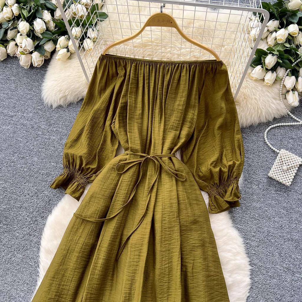 Sladké dámské šaty s výstřihem do V, dlouhými lampionovými rukávy, bandážovaným řaseným pasem, vsazovanou krajkou, volné áčkové šaty