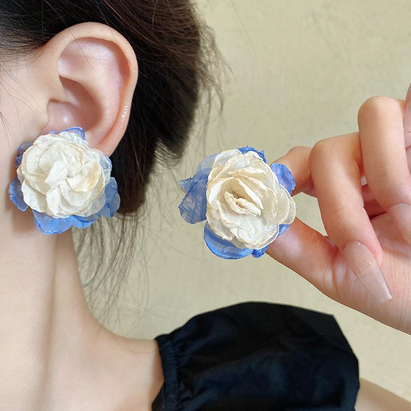 2025 Spring/Summer Floral Pearl Stud Earrings - Elegant Women's Light Luxury Edition