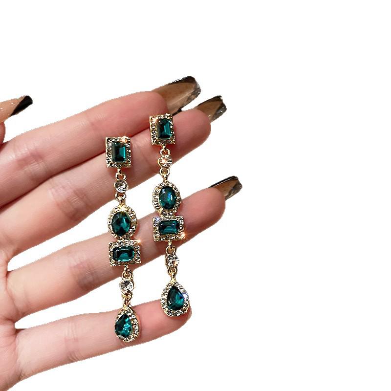 Korean Style Zircon Round Pendant Earrings: Light Luxury, Versatile, and Chic.