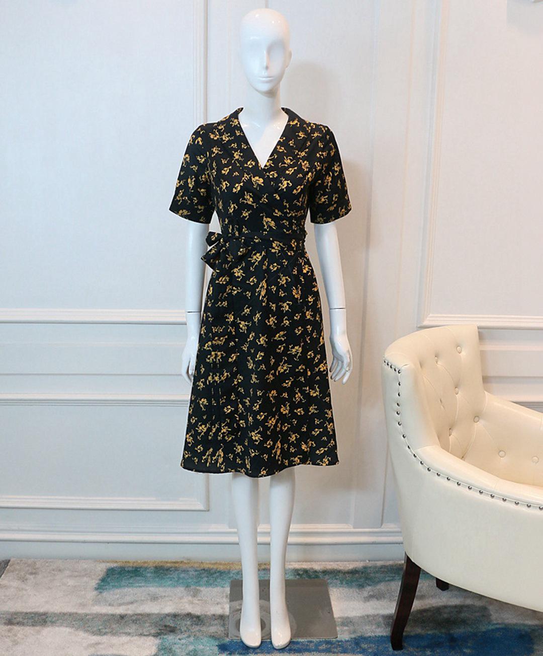 

Миди-платье с V-образным вырезом и цветочным принтом, с французским нишевым дизайном Small чёрный