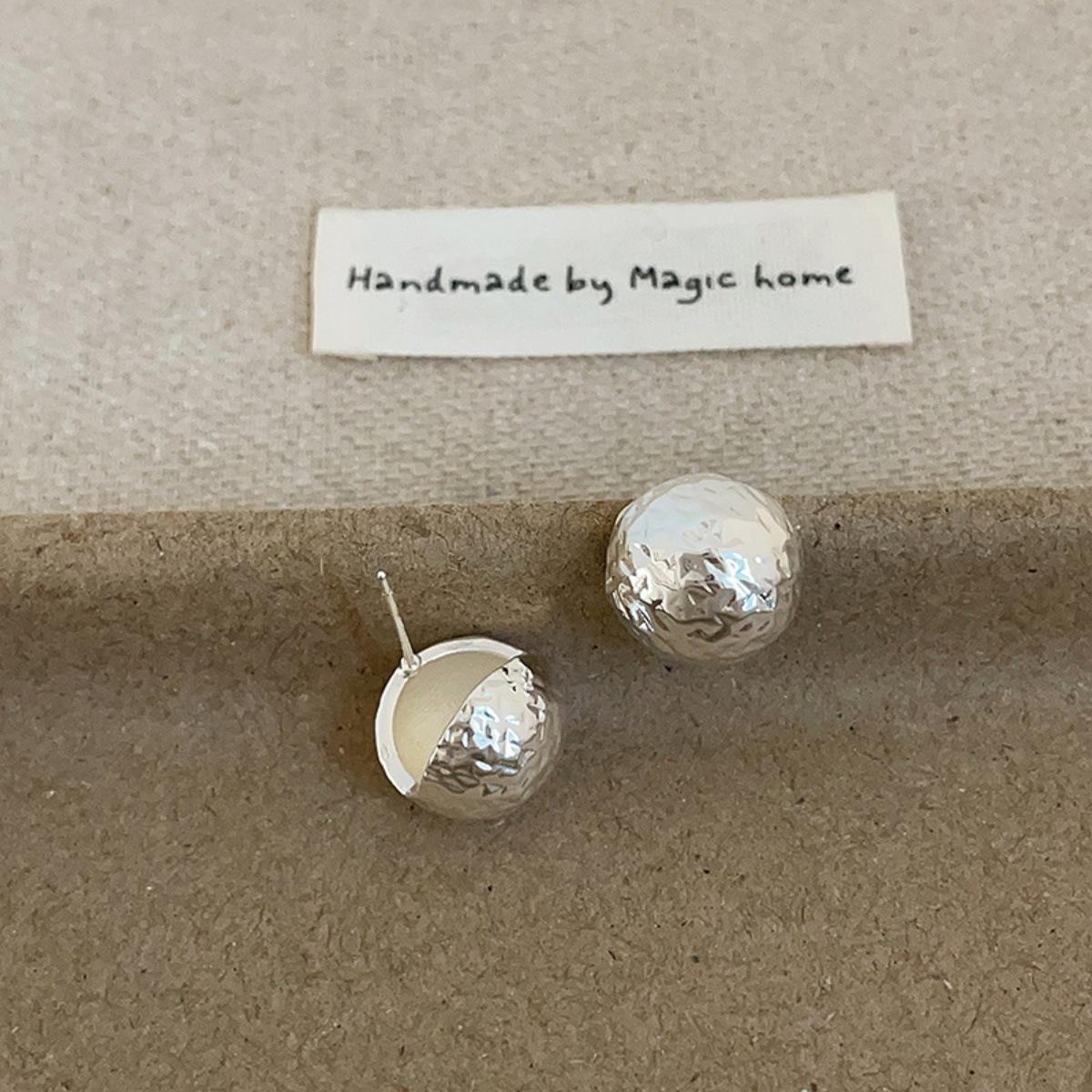 

Fashion Folded Metal Round Small Stud Earrings for Women Men Korean Style Hammer Texture Compact Earrings Jewelry Accessories