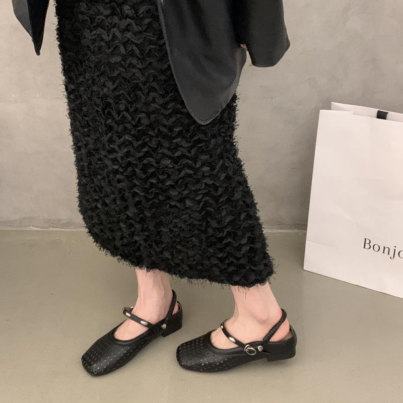

One-word belt hollowed-out sheepskin single shoes 2025 summer new thick heel low heel square head buckle fashion women s shoes slippers 40 чёрный