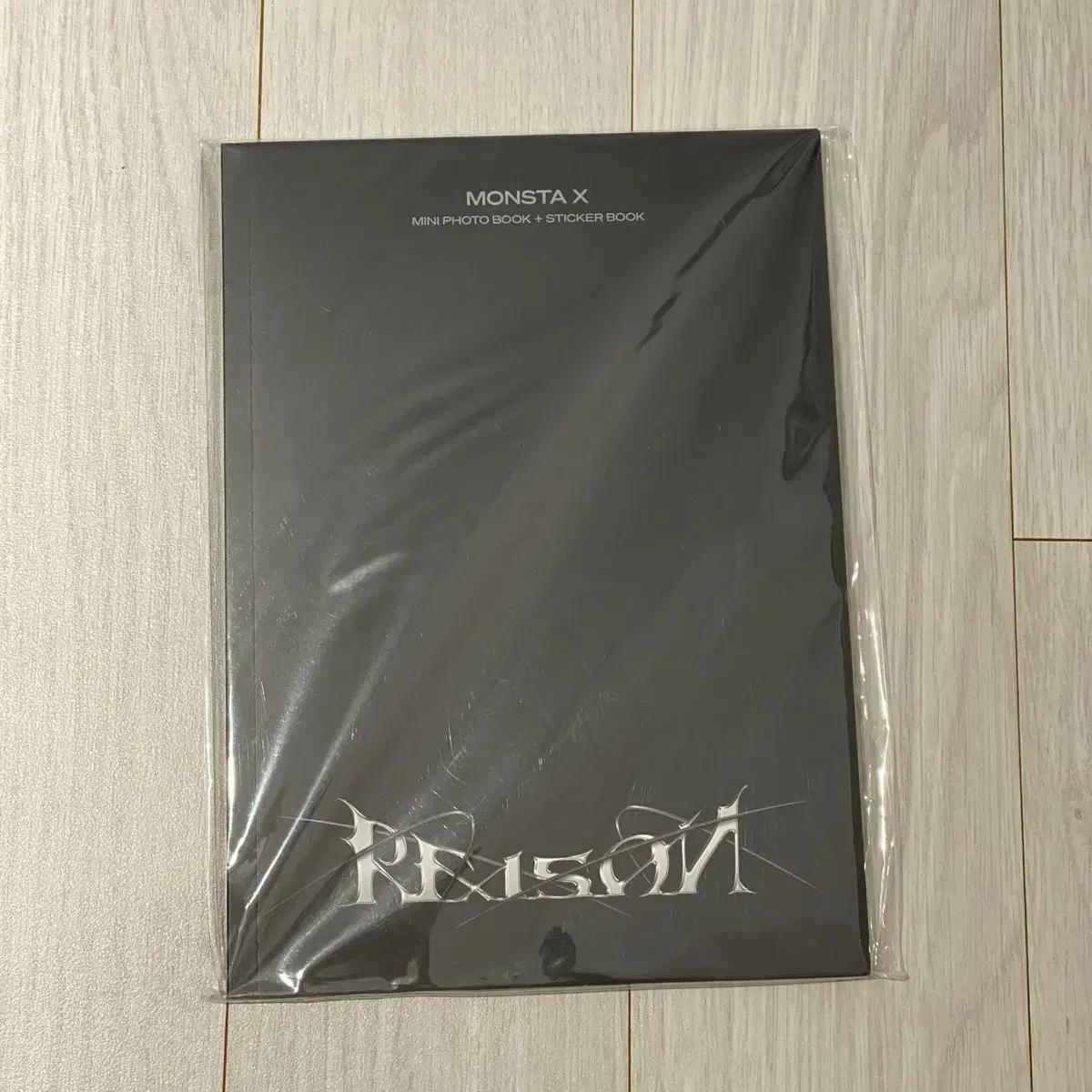

Monsta X Причина Мини-фотобук+книга наклеек
