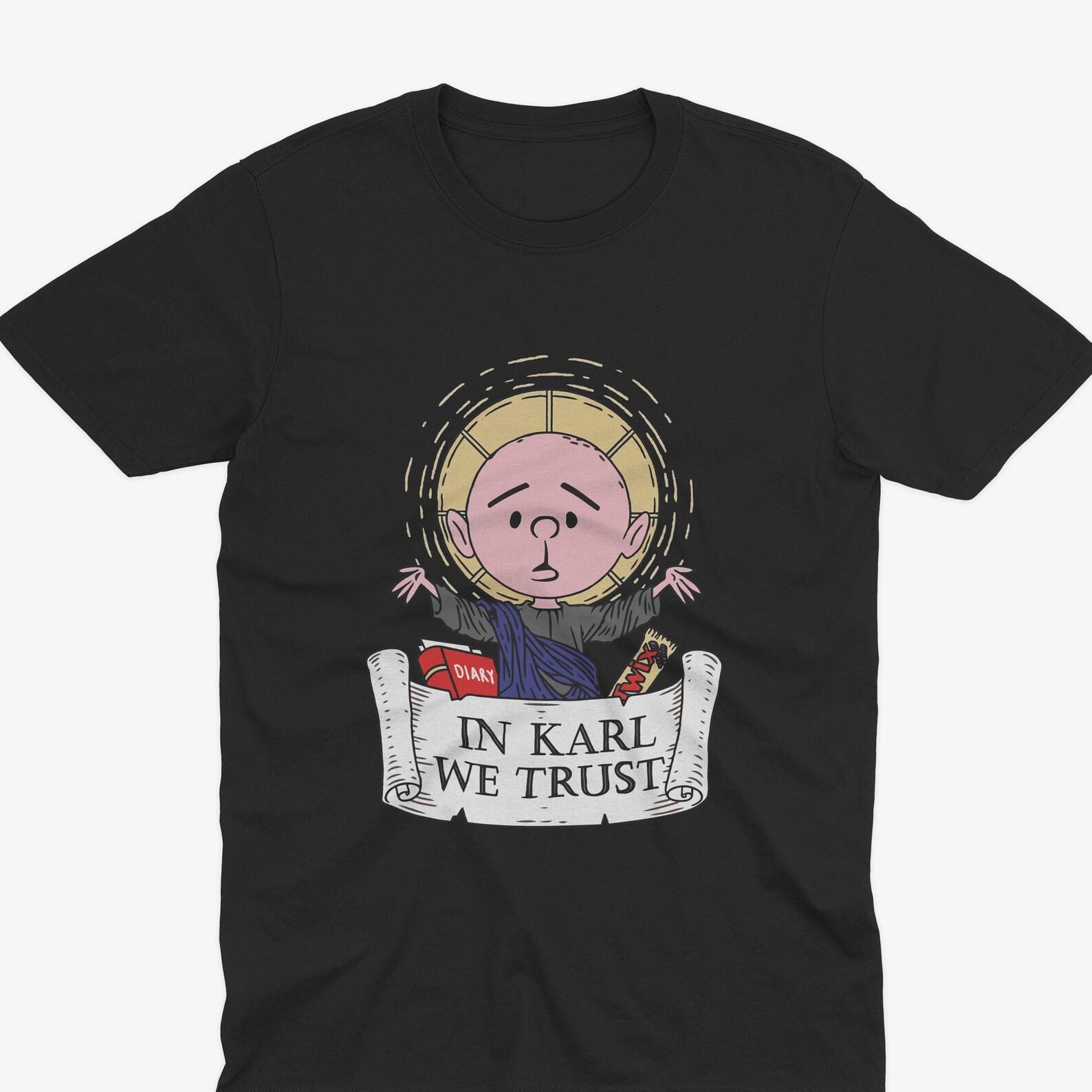 Karl Pilkington - In Karl We Trust, An Idiot Abroad T-Shirt, Karl Pilkington T-Shirt, The Ricky Gervais Show Monkey News T-Shirt M