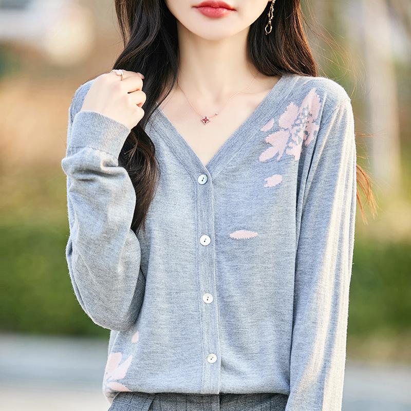 Dámský lehký kardigan z 50% vlny a 50% morušového hedvábí - všestranný úplet na 4 sezóny pro celoroční pohodlí a styl