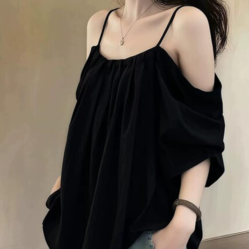 Thailand's stunning black camisole tank top, a thin T-shirt design for women, a trendy short-sleeved top worn for summer outerwear