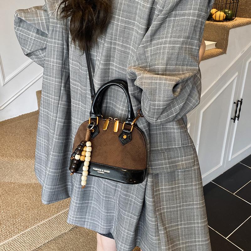 Retro Niche Portable Shell Bag Women's New Fashion Diamond Embroidered Thread Shoulder Bag Matte Messenger Bag