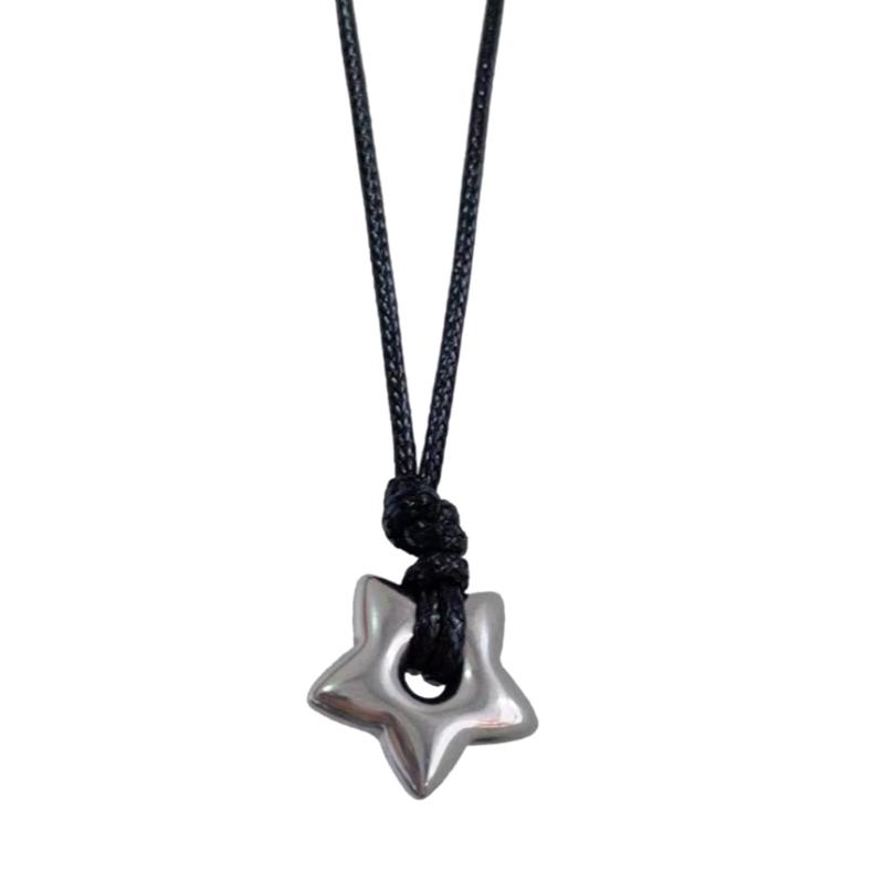 

Hollow Five-pointed Star Necklace Female Temperament Clavicle Chain High Sense Chokers Korean Version Student Jewelry 1