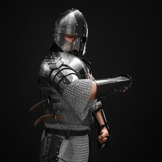 Schattengebundene Drekia Ritterrüstung Geschwärzte Mittelalter-Fantasy-Rüstung mit Ketten für Erwachsene Dunkles Cosplay, Gothic Rollenspiel-Kostüme