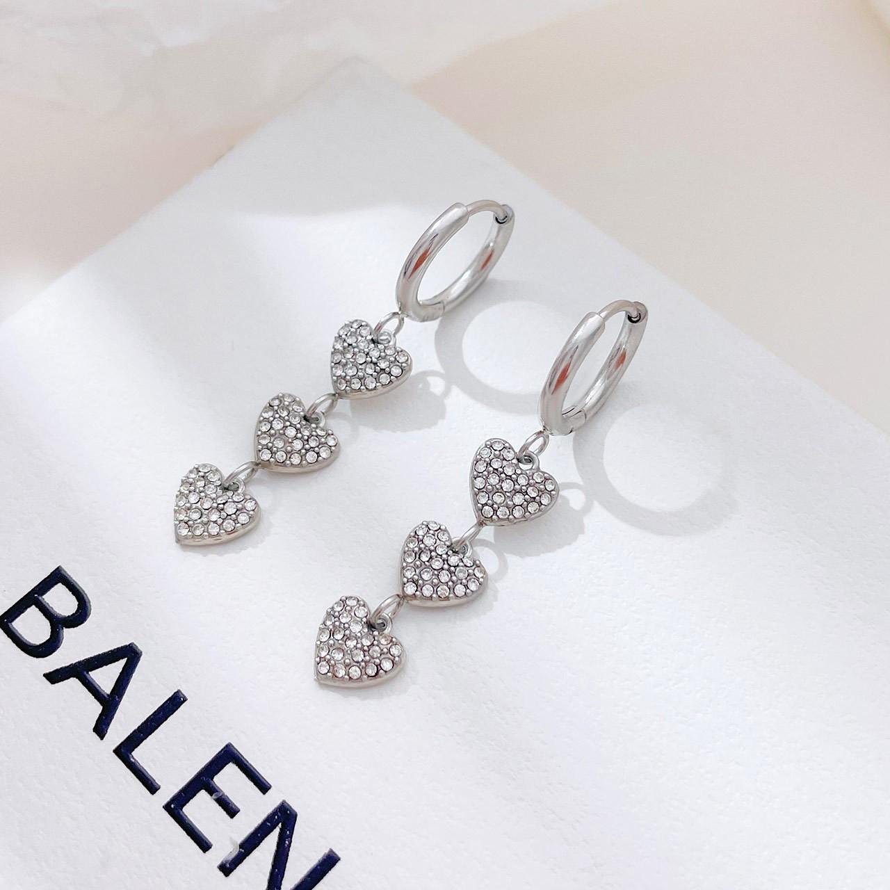 

Новые серьги Love Running из титановой стали легкие. белого золота