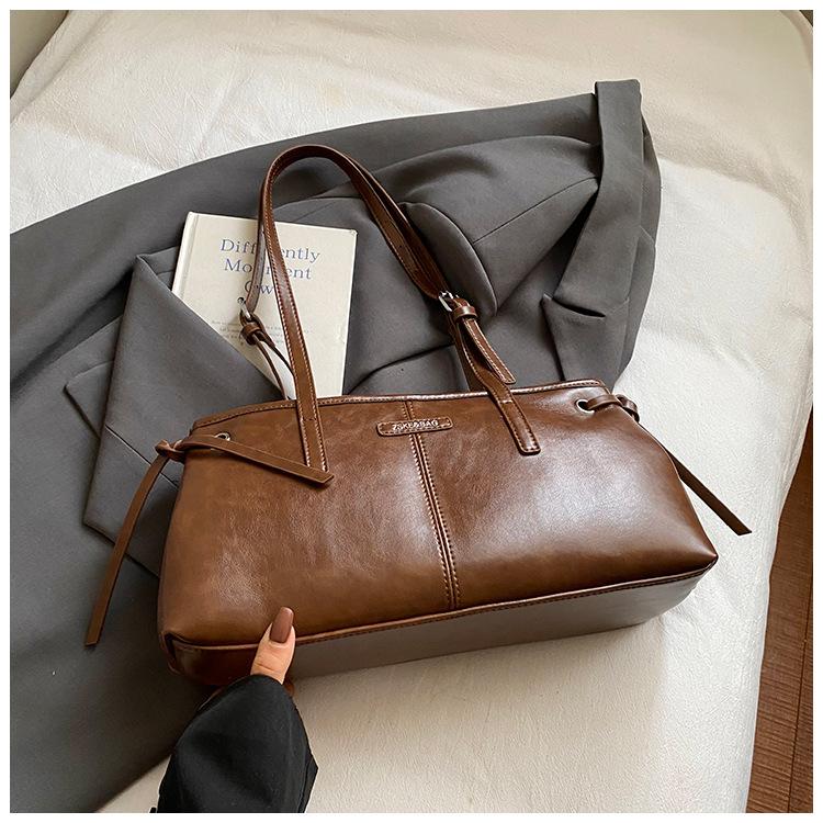 

Ретро通勤ный темперамент сумка под мышкой женская 2025 осень новая нишевая мода зарубежный стиль повседневная портативная сумка через плечо