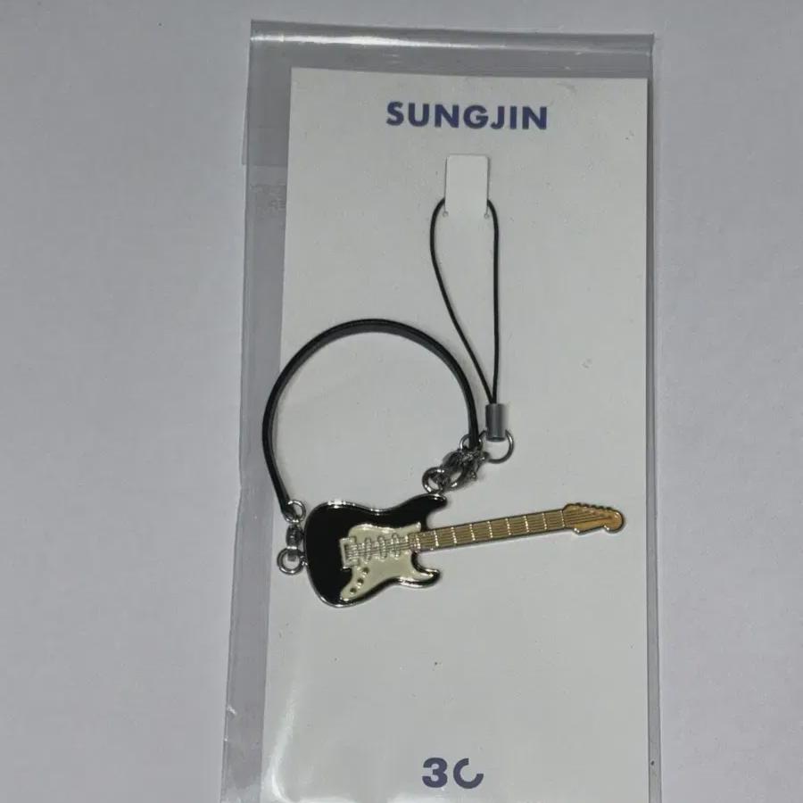 

Day6 Sungjin 30 Guitar Keyring