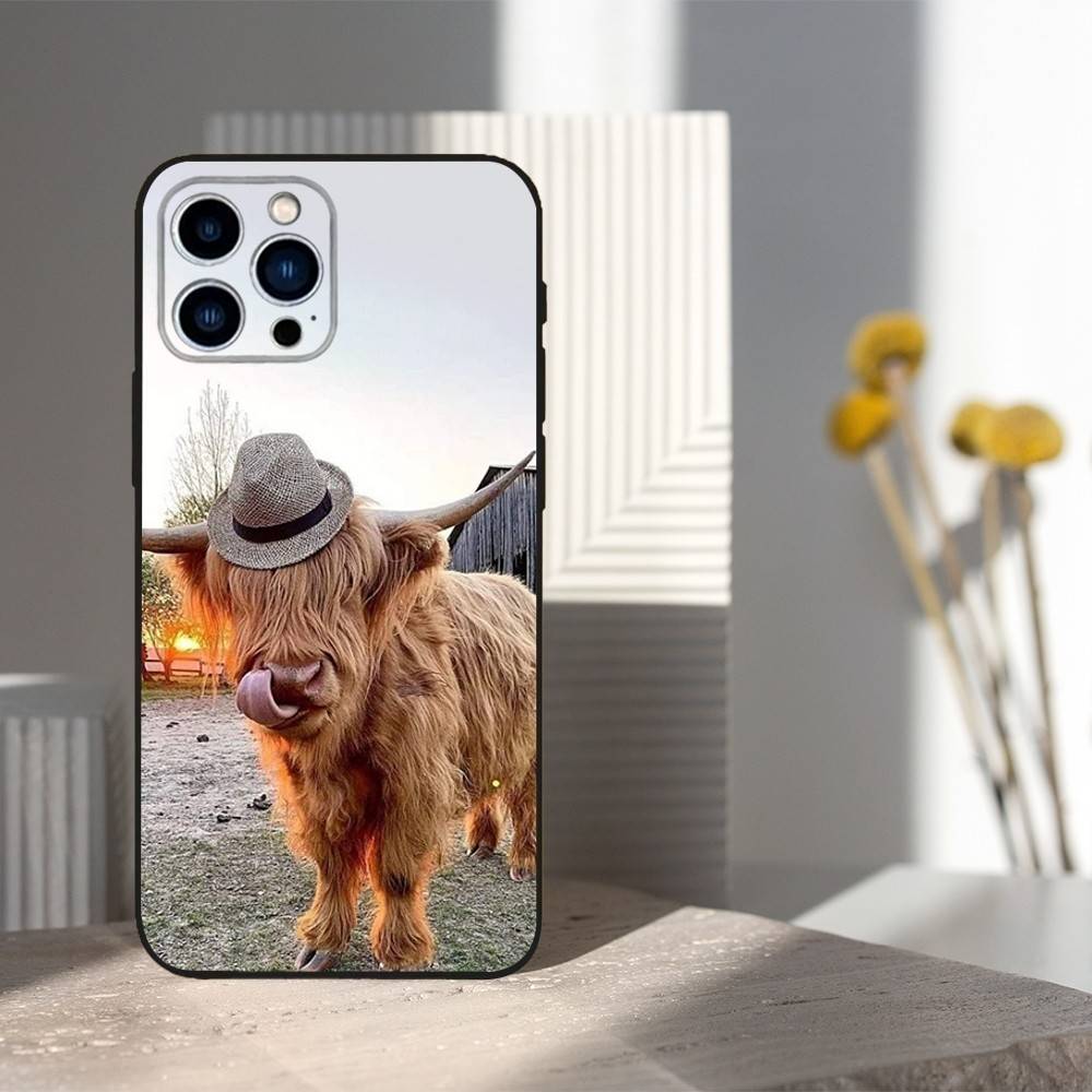 Cute Art Highland Cow For iPhone 12,14,13,15,16,11,17,X,Mini,XR,SE,XS,Plus,Pro,Max,8,7,Soft Silicone Black Case