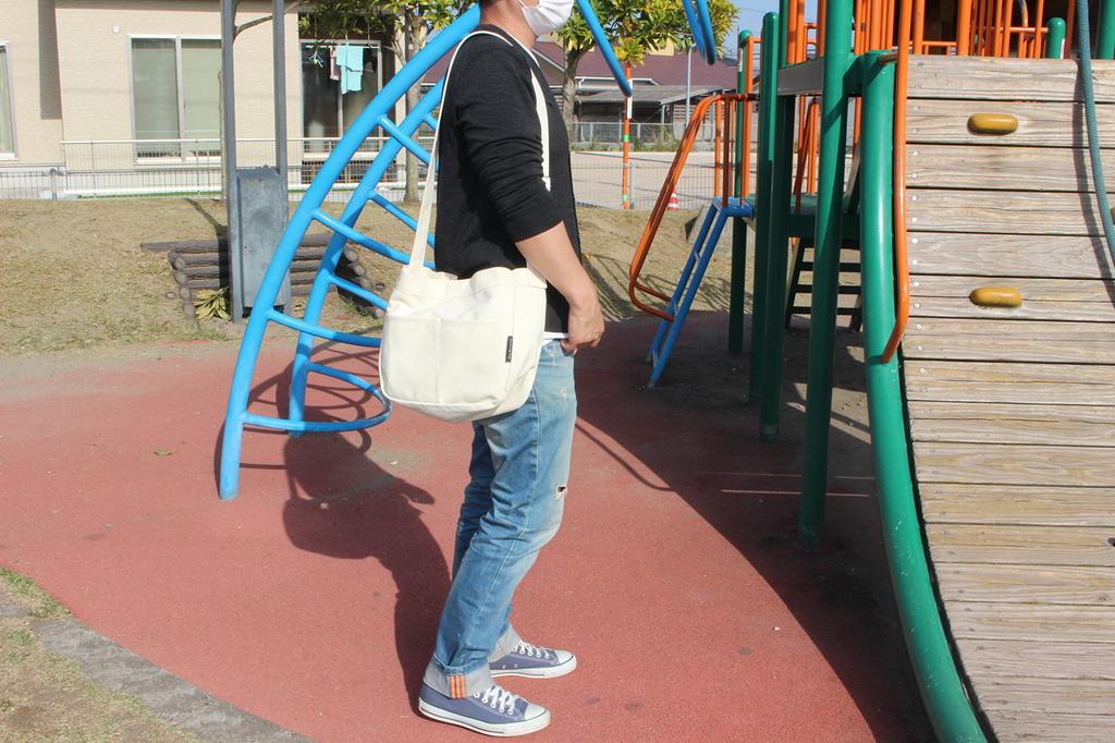 RUMIERE Tote Bag, Canvas Shoulder Bag, Large Capacity, for Men and Women, Perfect for Commuting, School, or Crossbody Use (White)