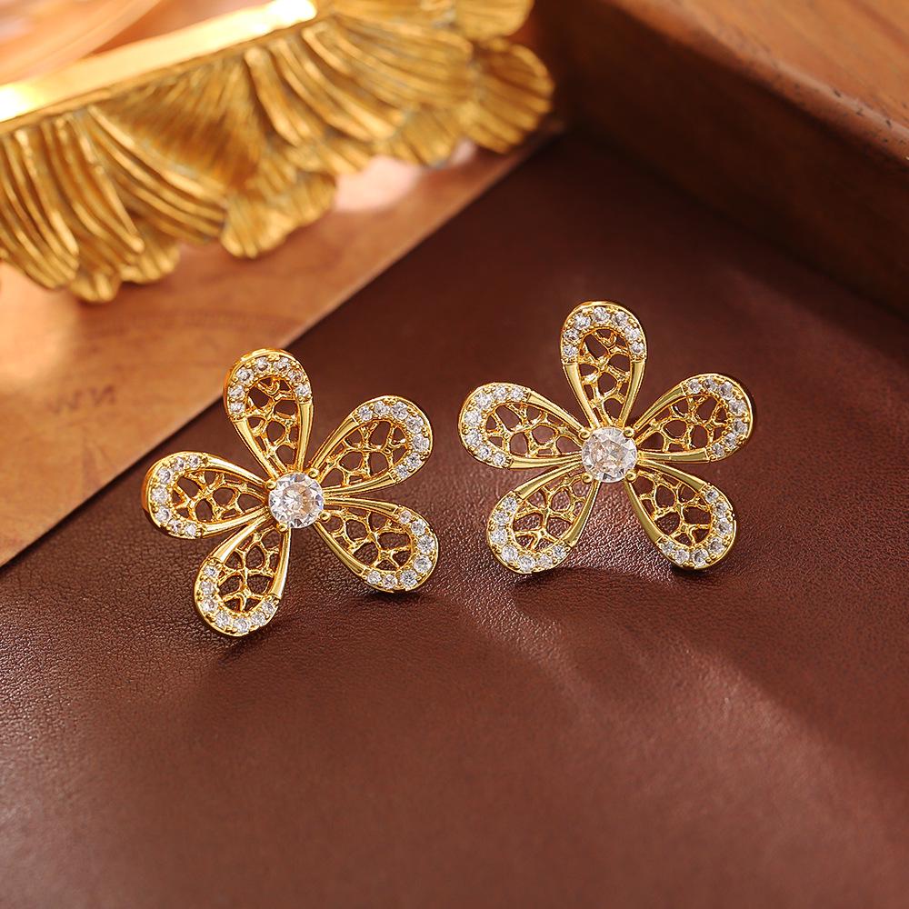 Elegant Zircon Flower Stud Earrings with S925 Silver Needle