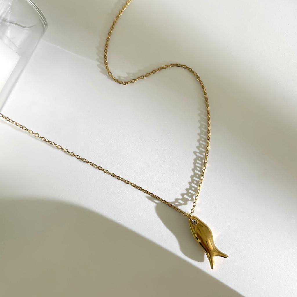 Elegant Fish Pendant Jewelry Set Waterproof Comfortable Wear Necklaces Ideal for Beach Outings and Special Occasions