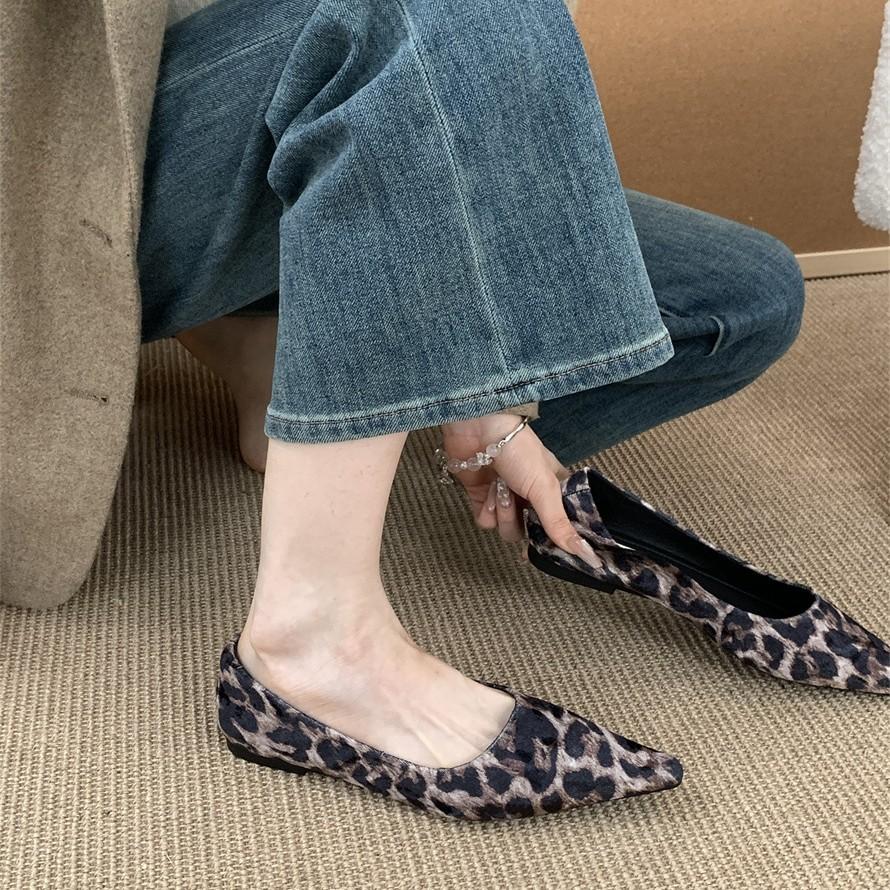 Retro spisse franske single sko dame vår 2025 temperament flat bunn med skoskjørt ett pedal late sko