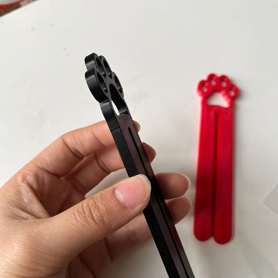 3D Printed Cat Paw Food Squeezer, Pet Tool with Open Design, Fits All Cat Food & Treat Bags, One-Piece Break-Resistant Craft, Compact Easy-Clean
