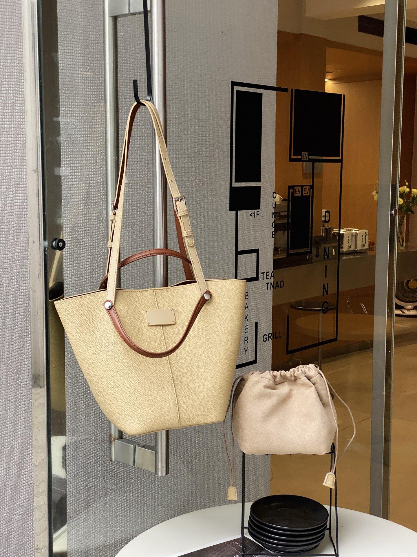 

Large Capacity Real Leather Tote Bag 2025 New Style Minimalist Design Top Layer Cowhide Single Compartment Bag Universal Multi-Functional Bag 35x15x23cm кавовий